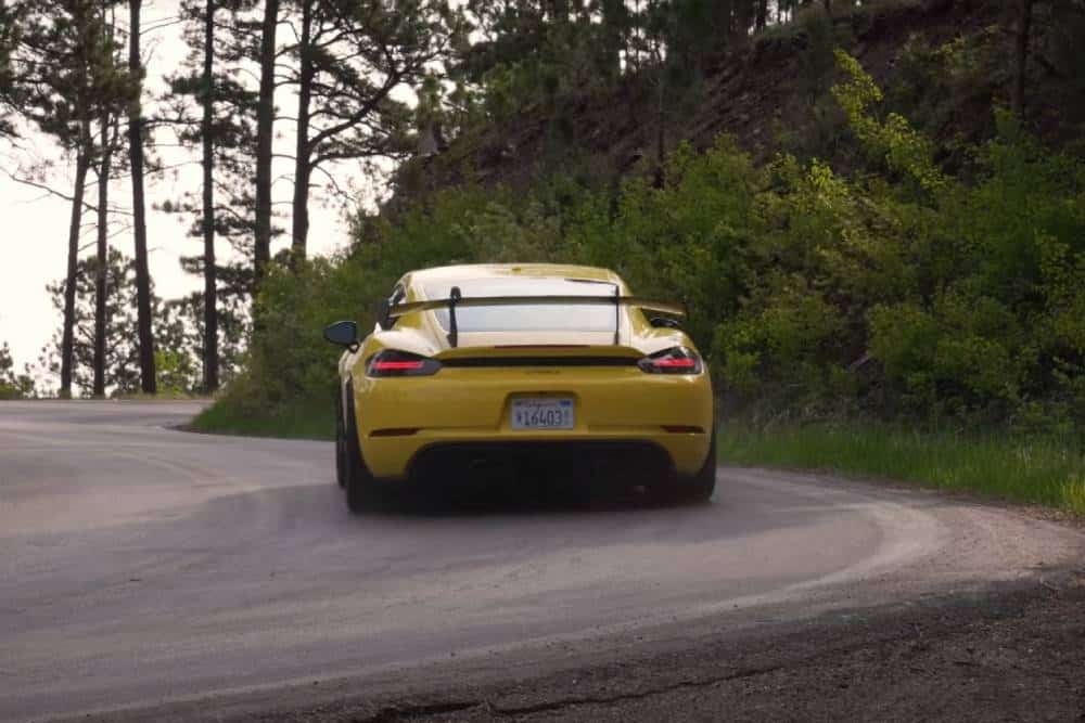 Η Porsche Cayman GT4 RS οργιάζει στο βουνό (+video)